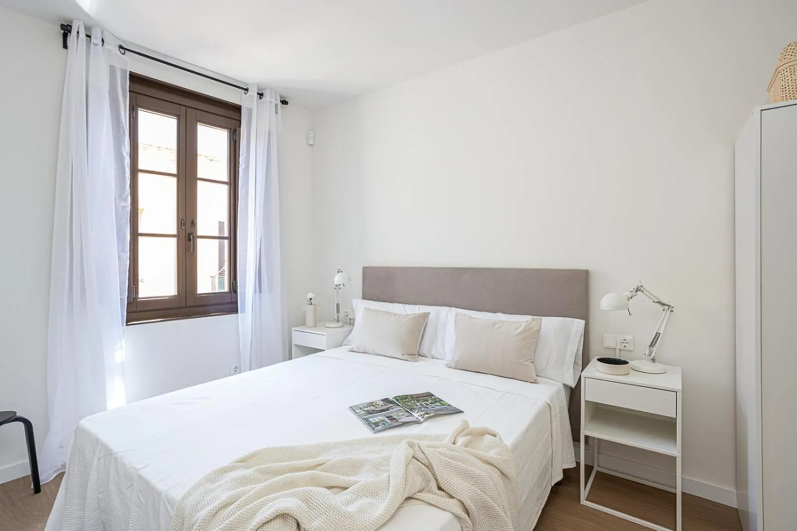 Modern 1 Bedroom Apartments Near Drassanes Barcelona