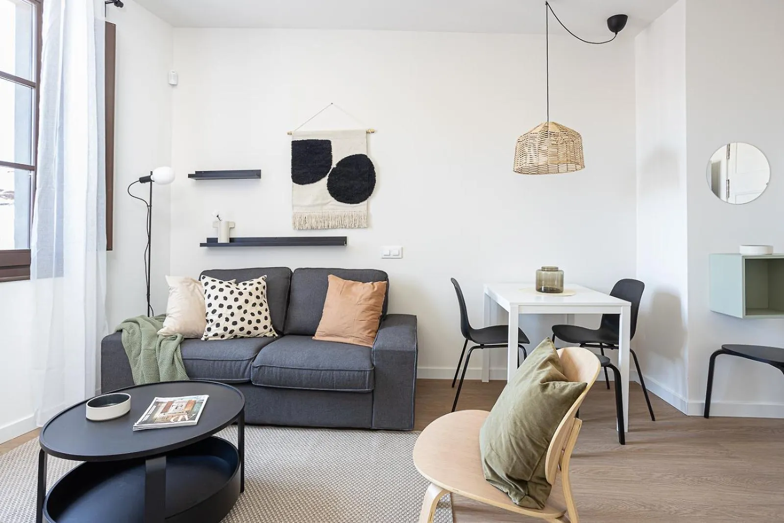 Modern 1 Bedroom Apartments Near Drassanes Barcelona Spain