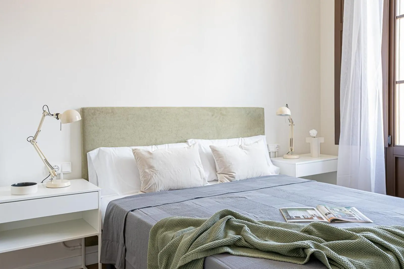 Modern 1 Bedroom Apartments Near Drassanes Barcelona